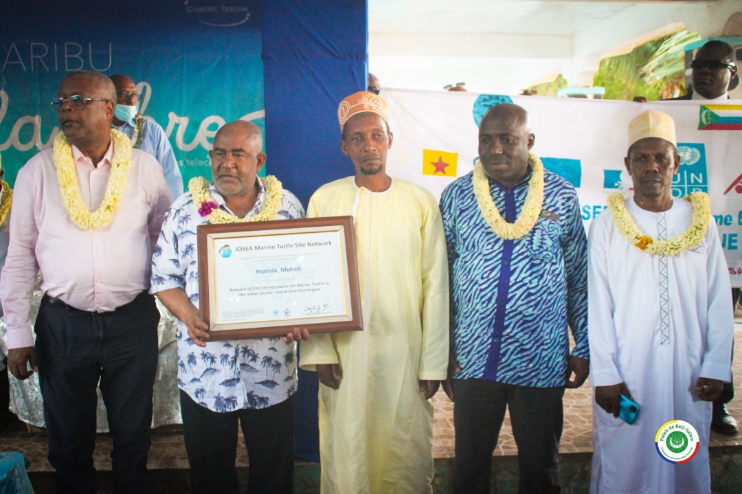 Left to right: Minister of Environment M Houmeid Msaidie, President of the Comoros SEM Azali Assoumani,  President of ADSEI Anrifoudine Hamza, Governor of Mohéli Island, Mohamed Said Fazul, First President of ADSEI Milissane Hamdia © Présidence Beit-Salam