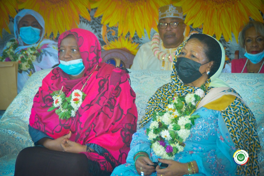 Mme Fatima Hamidi, épouse du Gouverneur de Mohéli & Mme Ambari Azali, Première dame de l'union des Comores © Présidence Beit-Salam